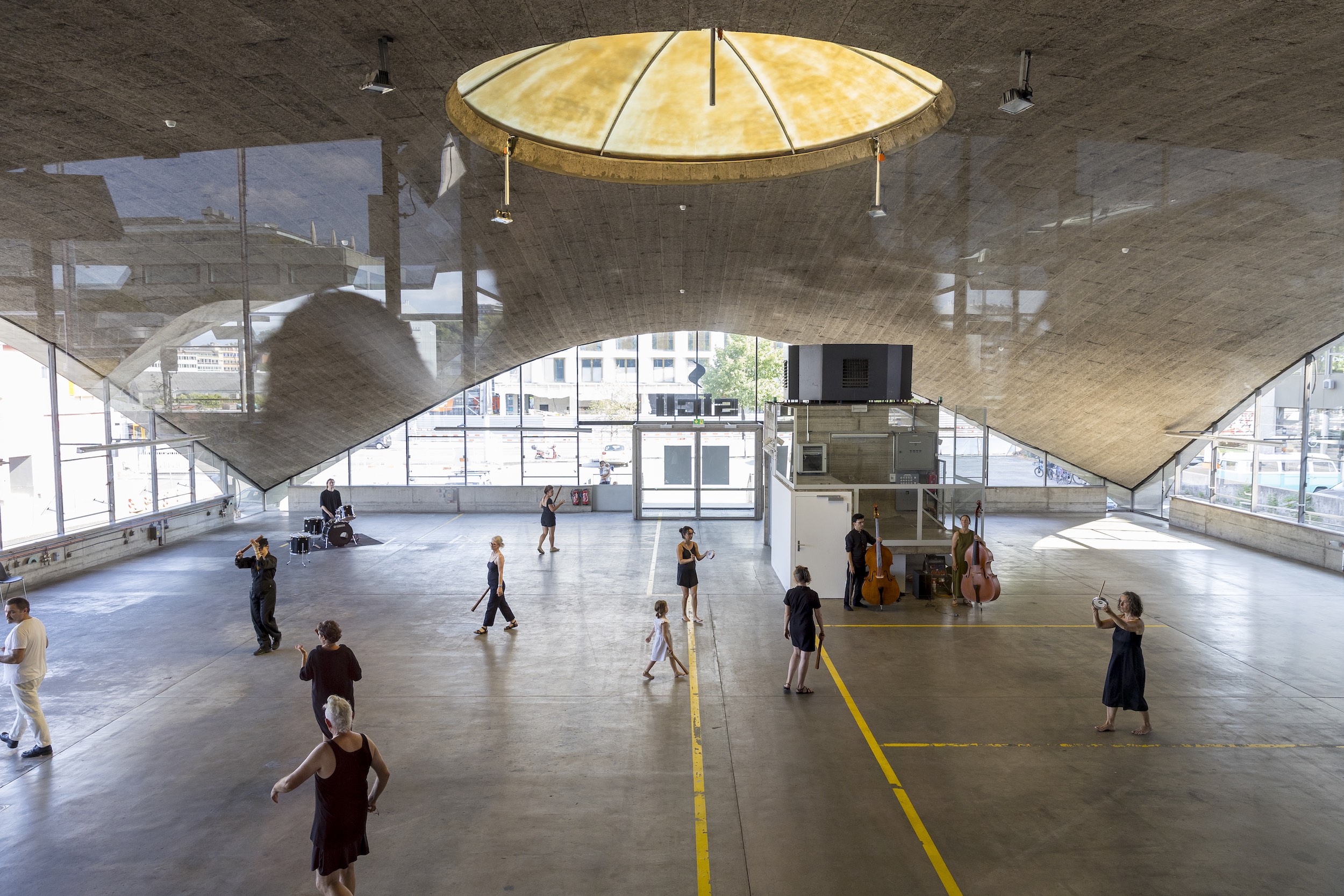 Performance documentation of more heat than light by LABOUR (Farahnaz Hatam & Colin Hacklander) at Pavillon Siclin Geneva 7