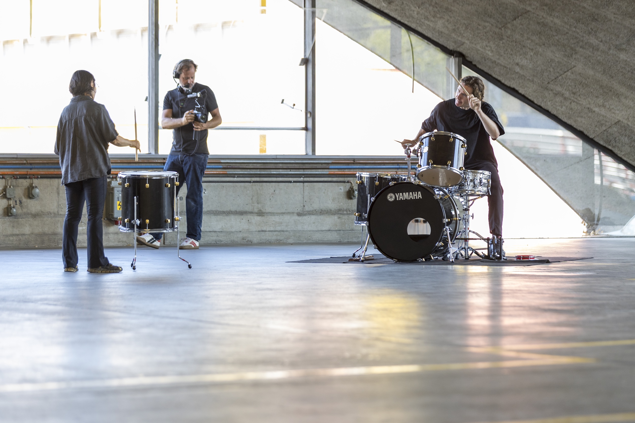 Performance documentation of more heat than light by LABOUR (Farahnaz Hatam & Colin Hacklander) at Pavillon Siclin Geneva 9