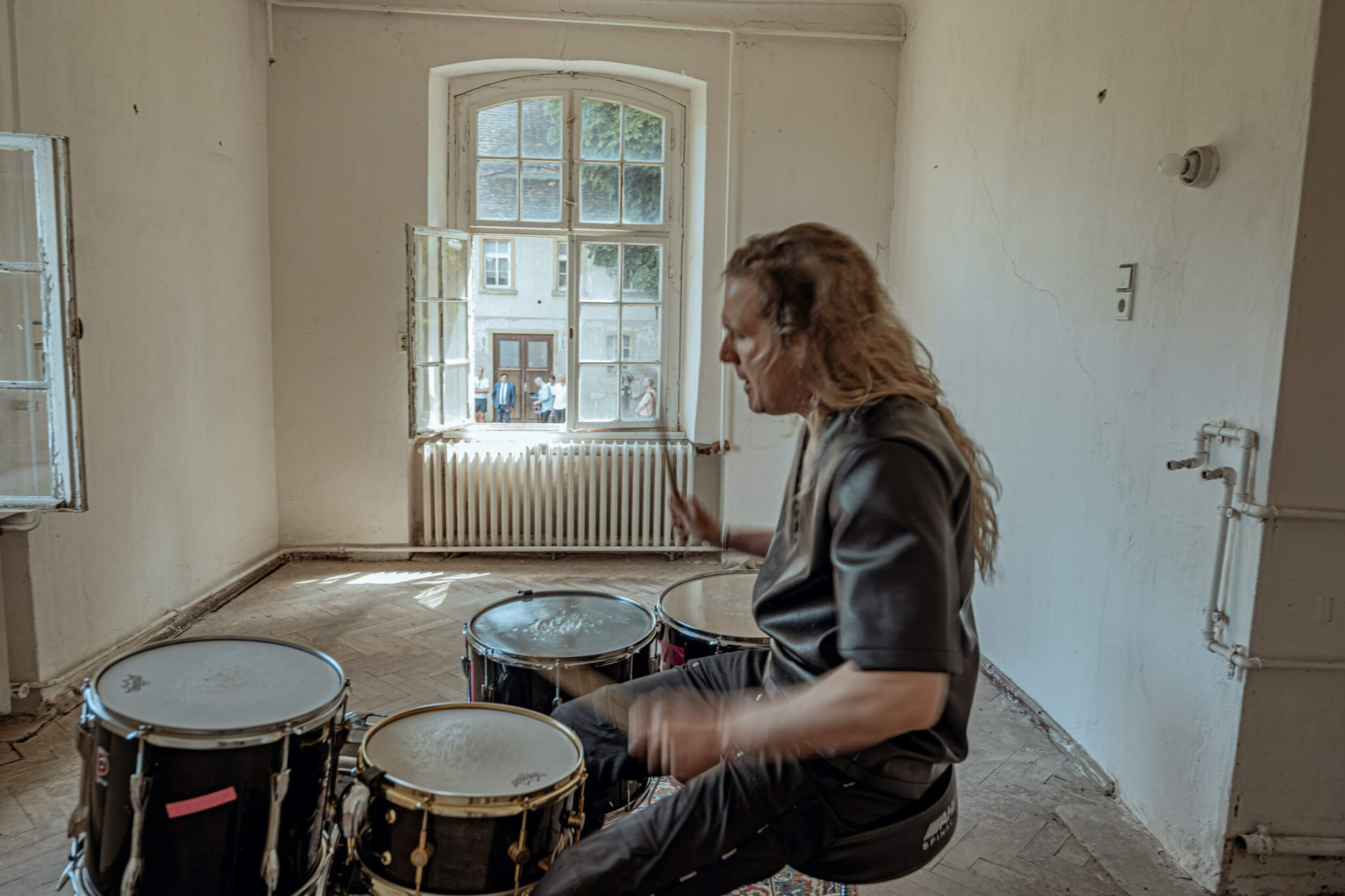 Hacklander playing drums at sonic activation, saaleck 1