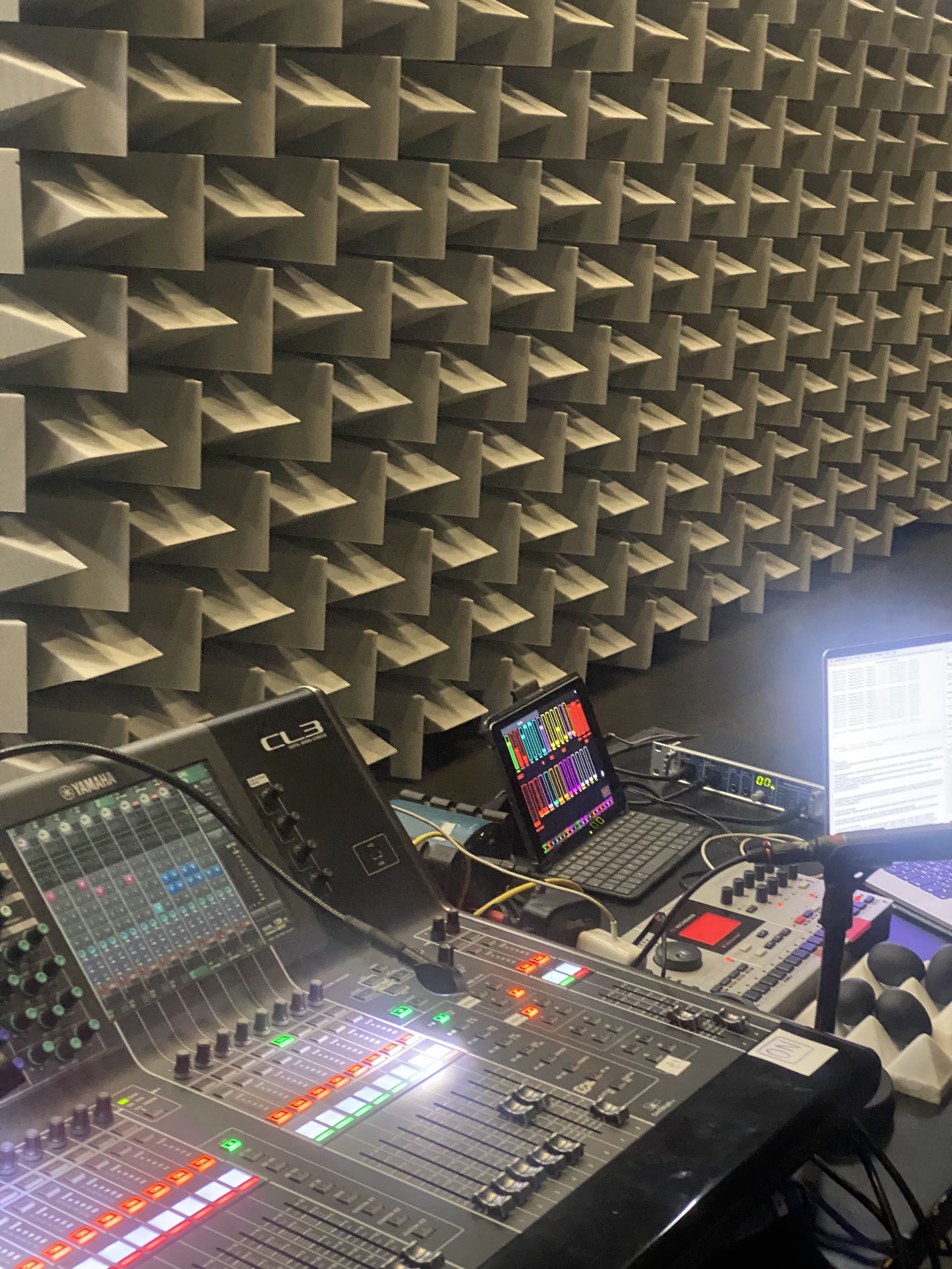 Performance of uproar with music by LABOUR (Farahnaz Hatam & Colin Hacklander) 2