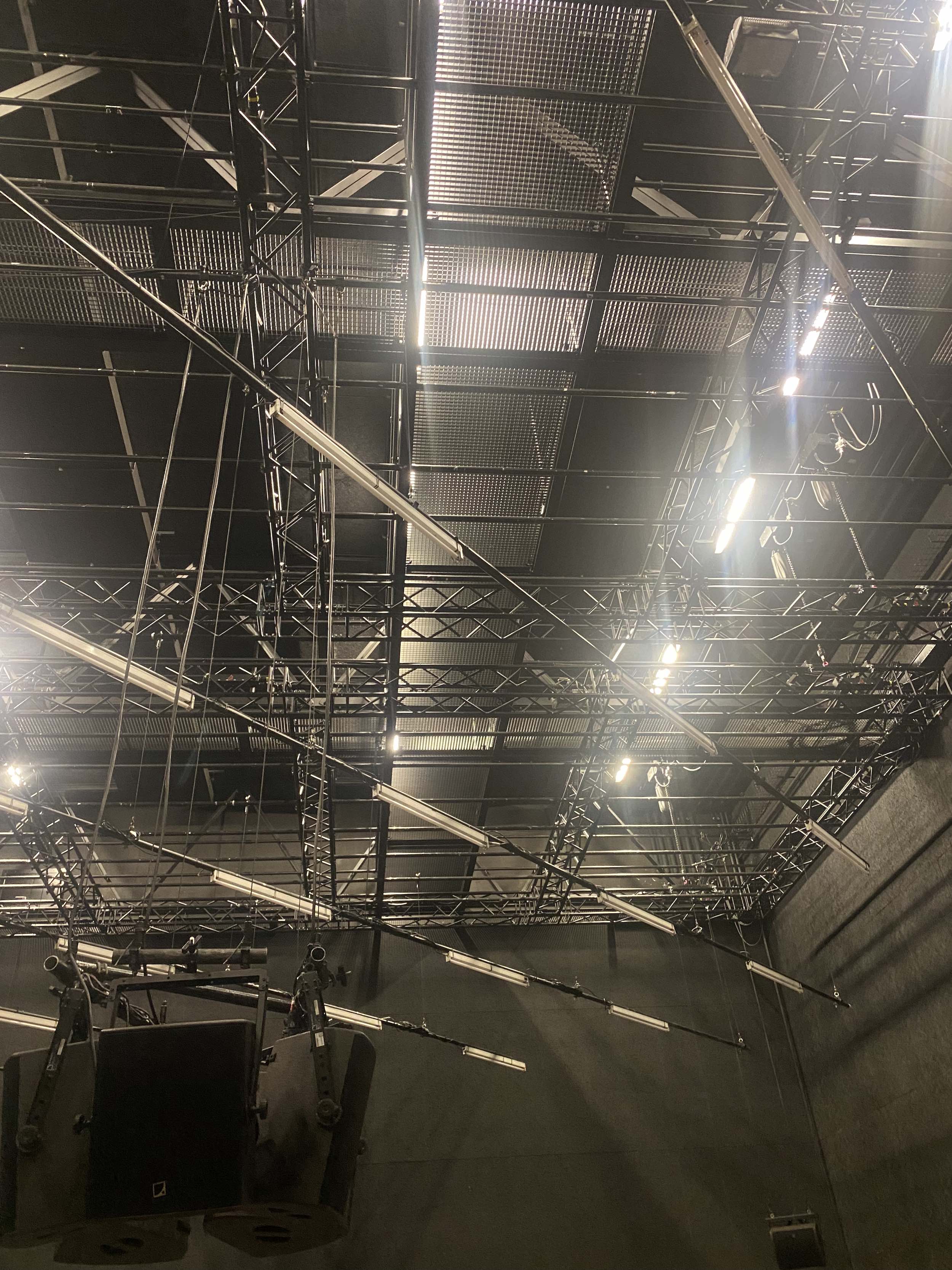 Performance of uproar with music by LABOUR (Farahnaz Hatam & Colin Hacklander) 3